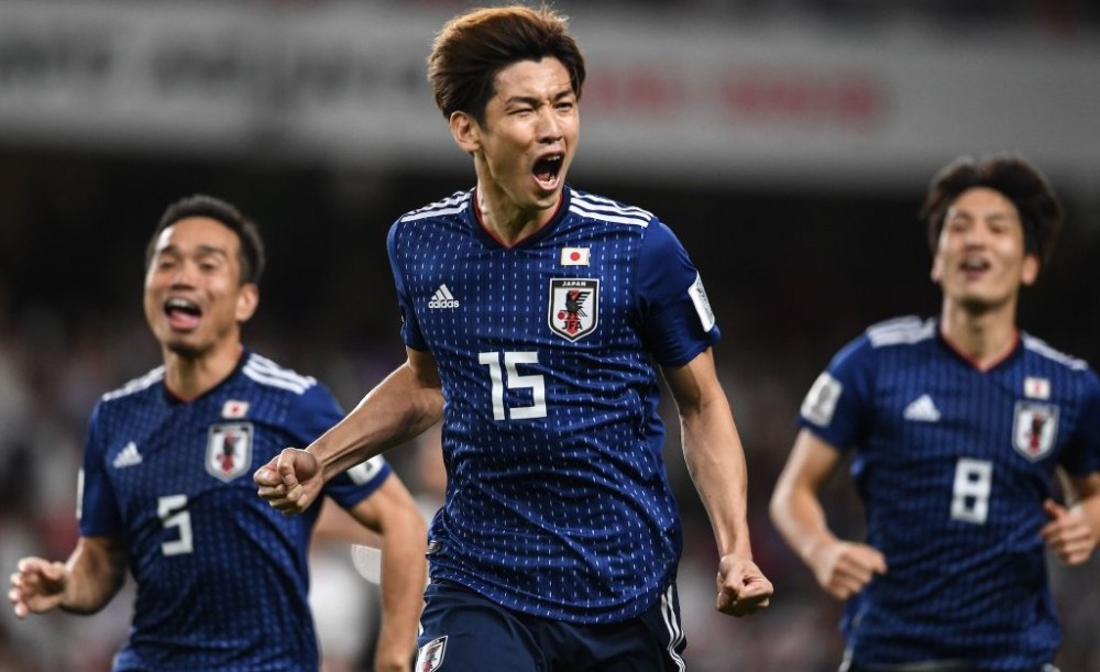  奥格斯堡防守漏洞百出惨败领头羊暴露实力差距