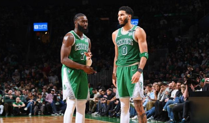  塔图姆末节爆发独得十八分，凯尔特人逆转热火止连败